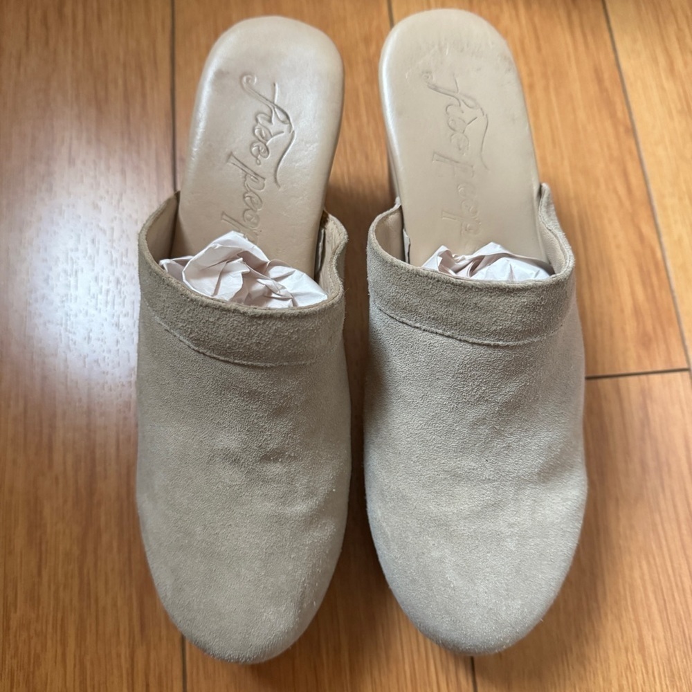 Free People Suede Clogs Mules Nude size 38/7.5